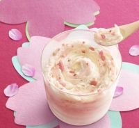 春の訪れを感じる桜づくしの新商品「マックフルーリー サクサクさくら」（日本マクドナルド報道資料より）