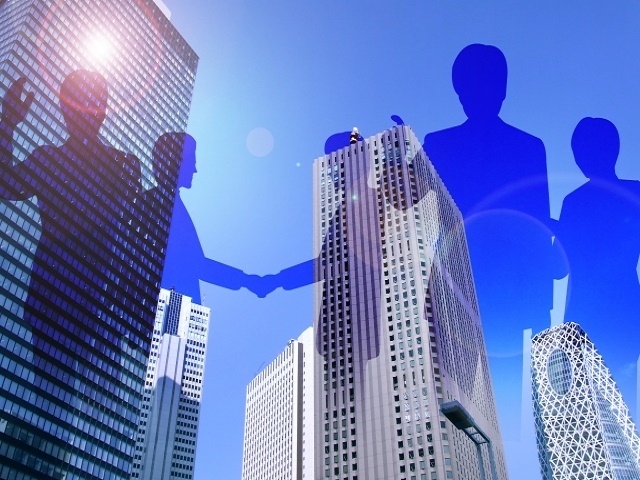 2016年に外務省が在外公館などを通じて実施した「海外進出日系企業実態調査」の結果によると、2015年10月1日時点で海外に進出している日系企業の拠点は7万1129拠点にのぼる