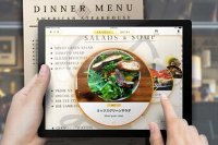 スマホのカメラを使ったメニューの翻訳と情報閲覧の利用イメージ（NTTドコモ発表資料より）