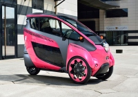 トヨタ「TOYOTA i-ROAD」（トヨタ自動車の発表資料より） 