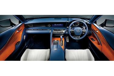LC500h“L package” 
(インテリアカラー：ブリージーブルー)