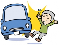 歩行中の高齢者の交通死亡事故は特に多くなっている。