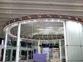 今週平均の日中値幅は93円で100円以下。イベントに反応薄で、特に後場は静か。これは「平常心」「大人の落ち着き」か?それとも、身動きがとれなかっただけか?