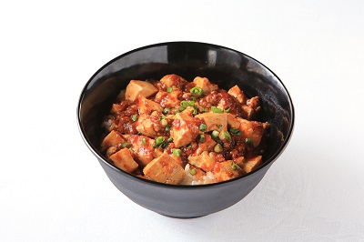 本場の伝統の味をワンコインで楽しめる。写真は「麻婆豆腐丼」税込500円（関東学院大学報道資料より）