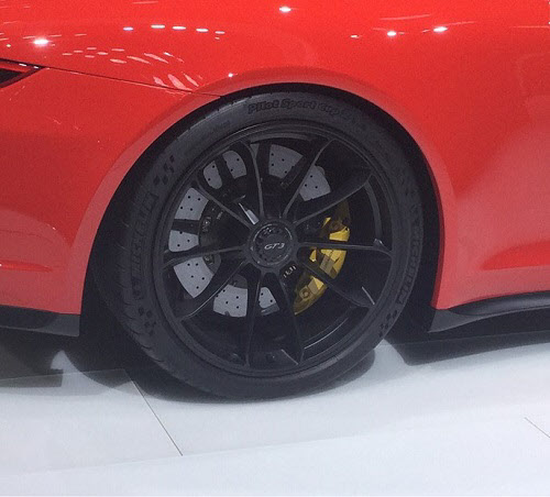 新型「ポルシェ911 GT３」向けに専用設計した「MICHELIN Pilot Sport Cup 2」（ミシュランの発表資料より） 