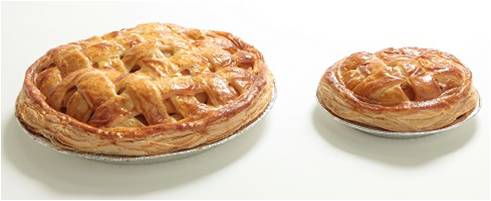 マミーズアンスリールの「特大アップルパイ」は、リンゴ15個を使った驚きの大きさ（大丸松坂屋百貨店報道資料より）