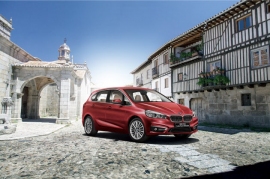 「BMW 218dアクティブ ツアラーSelection（ニーイチハチディー・アクティブ・ツアラー・セレクション）」（ビー・エム・ダブリューの発表資料より） 