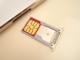 「格安SIMサービスの利用動向調査」によれば、メインで利用している携帯電話・スマートフォンの通信事業者は「docomo」が32.8%、「au」が29.6%、「SoftBank」が23.3%で、大手3キャリアを合わせると85.7%となっている。