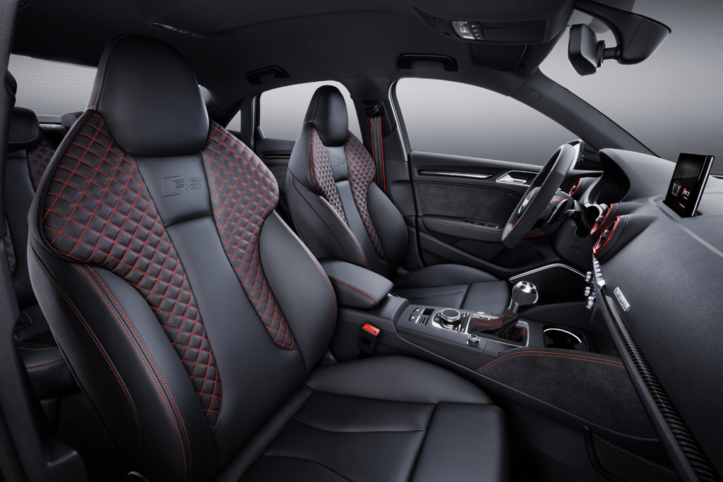 「Audi RS 3 Sedan」の内装（アウディ ジャパン発表資料より）