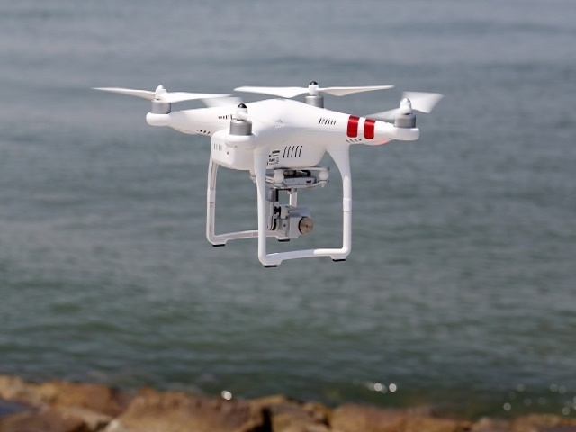 国土交通省は民間団体が開設するドローンの技能講習についての公認制度を4月から導入する