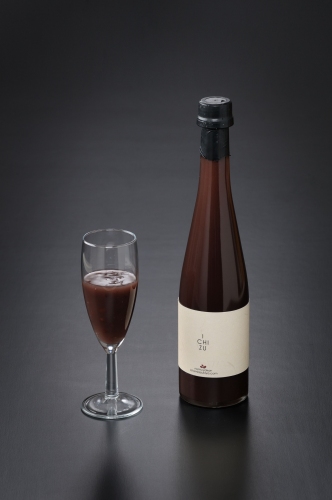 老舗の技術と新発想による、まったく新しい羊羹のカタチ「「飲む羊羹 ICHIZU」税込3,240円（清月報道資料より）