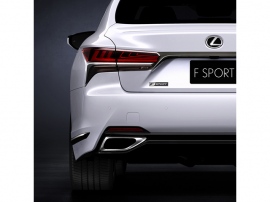 レクサスが公開したニューヨークオートショーで公開する「Lexus LS500h“F SPORT”」のリアエンド