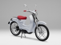 郵政仕様電動バイクは、2015年の「第44回東京モーターショー」でホンダがコンセプトモデルとして発表した電動モーターサイクル「Honda EV-Cub Concept」に準ずるのか?