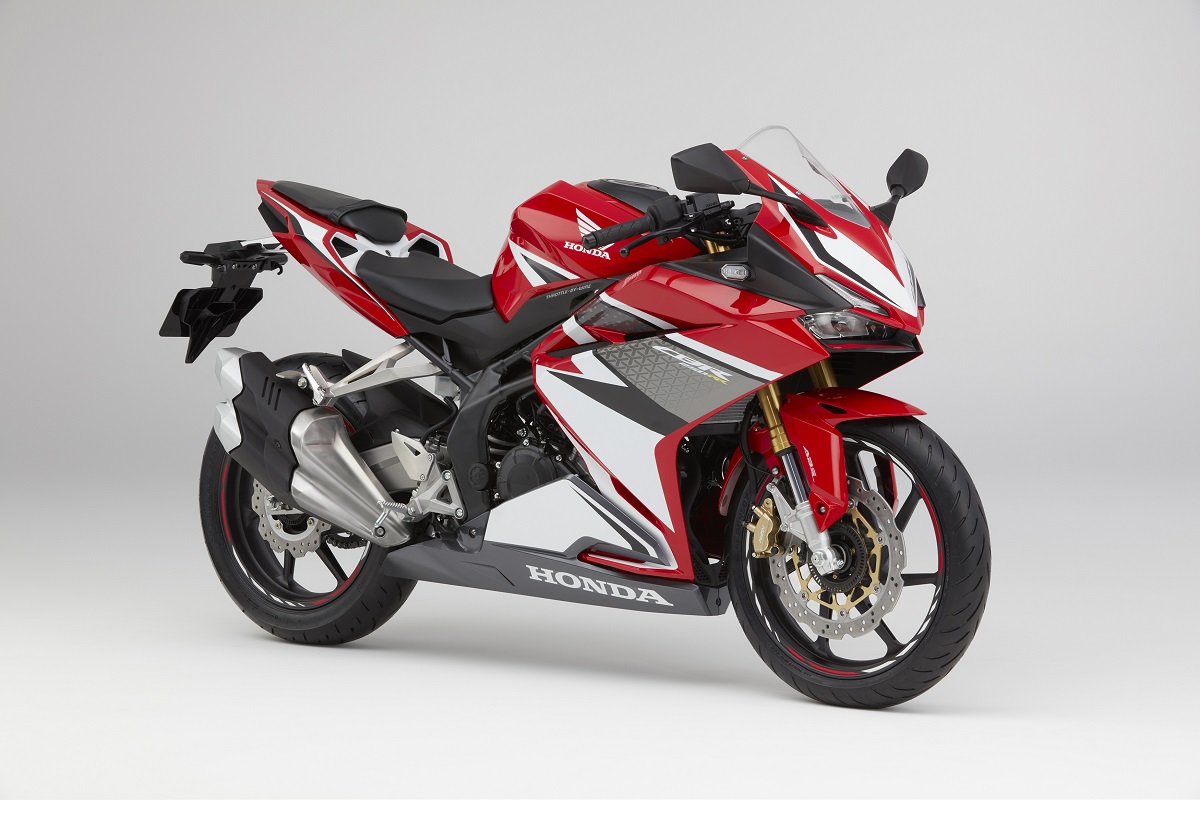ホンダCBR250RR＜ABS＞ 、カラーはヴィクトリーレッド。（画像：ホンダ発表資料より）