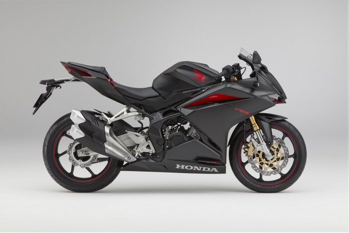 ホンダCBR250RR、カラーはマットガンパウダーブラックメタリック。（画像：ホンダ発表資料より）