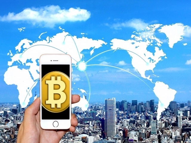 今月7日には、ビッグカメラがビットコイン取引所国内最大手のビットフライヤーと組み、都内2店舗にビットコインによる決済システムを導入したほか、リクルートライフスタイルは、タブレットを使ったPOSレジアプリ「Airレジ」を導入する全国26万の小売店・飲食店で、今夏をめどにビットコイン決済を利用きるようにするとのこと。 今月7日には、ビッグカメラがビットコイン取引所国内最大手のビットフライヤーと組み、都内2店舗にビットコインによる決済システムを導入したほか、リクルートライフスタイルは、タブレットを使ったPOSレジアプリ「Airレジ」を導入する全国26万の小売店・飲食店で、今夏をめどにビットコイン決済を利用きるようにするとのこと。