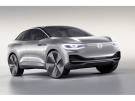 フォルクスワーゲンがアヴァンギャルドなデザインのEV「I.D.CROZZ」を上海モーターショーで世界初公開した。SUVというが、サイドミラーを廃したエレガントな4ドアクーペに見える。ボディサイズは同社のSUV「Tiguan」と同等だ フォルクスワーゲンがアヴァンギャルドなデザインのEV「I.D.CROZZ」を上海モーターショーで世界初公開した。SUVというが、サイドミラーを廃したエレガントな4ドアクーペに見える。ボディサイズは同社のSUV「Tiguan」と同等だ