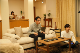 人気オンラインゲームを通じて親子の絆を取り戻す過程と共に、オンラインゲームをドラマに組み込むという画期的な演出が魅力の『ファイナルファンタジーXIV　光のお父さん』（c）TBS／MBS