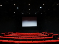 東宝配給の「君の名は。」はアニメ映画の興行収入歴代2位となる大ヒット作。パンフレットやキャラクターグッズも売れ、映像事業は前年度比38.5パーセント増を達成した。アニメ映画が邦画の動員数を高める傾向は当分、続きそうだ。