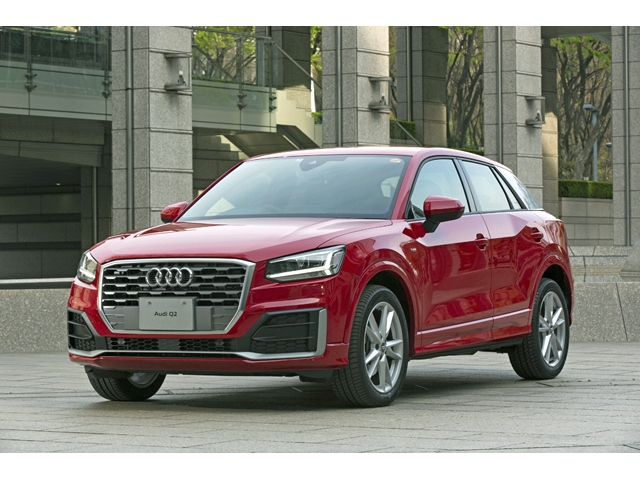 新型「Audi Q2」は、スクエアでエッジの効いたデザインが特徴のコンパクトSUV。全長は4200mmで、Audi Q3よりも20cmほど短く、それに対しホイールベースは2595mmとし、前後オーバーハングを切り詰めた。写真は「Audi Q2 1.4 TFSI cod sport」405.0万円 新型「Audi Q2」は、スクエアでエッジの効いたデザインが特徴のコンパクトSUV。全長は4200mmで、Audi Q3よりも20cmほど短く、それに対しホイールベースは2595mmとし、前後オーバーハングを切り詰めた。写真は「Audi Q2 1.4 TFSI cod sport」405.0万円