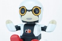 手のひらサイズロボット「KIROBO mini」（トヨタ発表資料より）