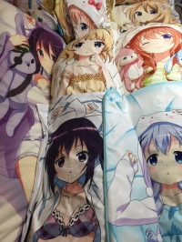 『ご注文はうさぎですか?』こんなにあるよ、ごちうさ抱き枕! 今でも買えるものや、今後出そうな抱き枕カバーとは?©Koi・芳文社／ご注文は製作委員会ですか？？
