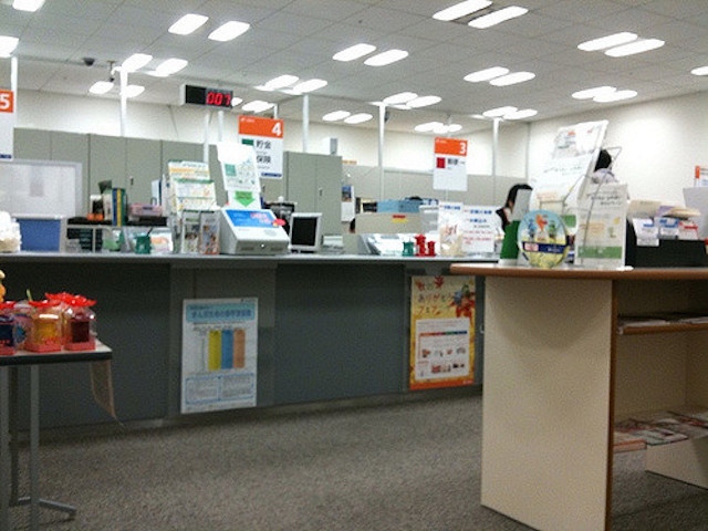 楽天が再配達削減に向け、日本郵政グループの日本郵便と連携を強化、楽天はアマゾン他のライバル企業に対し先手を打った格好。