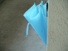 盗まれやすい傘や自転車。常習犯は「借りる感覚」で持ち去っているという。例え被害額が少なくても、立派な窃盗。「借りる」のではなく「盗む」という行為であることを再認識しよう。 盗まれやすい傘や自転車。常習犯は「借りる感覚」で持ち去っているという。例え被害額が少なくても、立派な窃盗。「借りる」のではなく「盗む」という行為であることを再認識しよう。