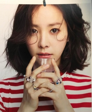 女優ハン・ジミンのグラビアが公開され、注目を集めている。写真：InStyle Korea