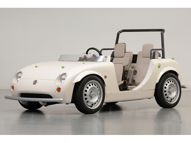 「東京おもちゃショー」で子供たちが実際に運転するトヨタの電動カー「Camatte ペッタ」