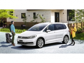 今回発売する「Tech Edition」は、ファミリーユースを想定して、より安全かつ快適な装備を数多く採用した特別限定車。写真は「Golf Touran Tech Edition」