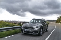 MINI初のプラグイン・ハイブリッド「MINI Cooper S E Countryman ALL4」（写真: ビー・エム・ダブリューの発表資料より）