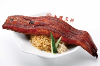 特盛 極上うなぎ炒飯(写真: イートアンドの発表資料より)