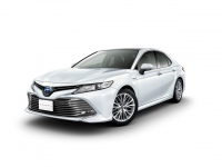 新型トヨタ・カムリ「G・レザーパッケージ」、ボディカラーはプラチナホワイトパールマイカ。価格419.58万円