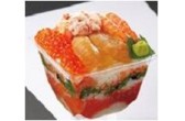 創作鮨処タキモト「贅沢ミルフィーユ 」（写真：大丸松坂屋百貨店発表資料より）