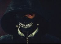 漫画『東京喰種トーキョーグール』で象徴的なマスクを被った金木（窪田正孝）の姿。再現度は高めになっているようだ（c） 2017「東京喰種」製作委員会 