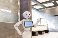 人型ロボット「Pepper」。(写真: マイステイズ・ホテル・マネジメントの発表資料)