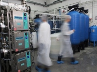 2045年には人類の知能を超える究極のコンピューターが誕生し、驚異的なスピードでテクノロジーを自己進化させる時代に突入するという「シンギュラリティ」やAI・ロボットが仕事を奪うといった、「AI脅威論」は一段落し、最近ではAI・ロボットをうまく活用することで、生活の利便性を高め業務効率化を図るといった「AI楽観論」が多く聞かれる。