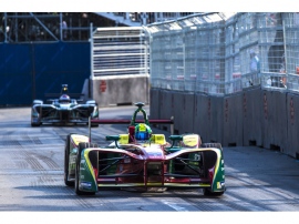 フォーミュラE最終戦、モントリオール戦で2016-2017シリーズ逆転総合優勝を獲得したルーカス・ディ・グラッシ選手がドライブする「チームABTシェフラーAudi Sport」の車両