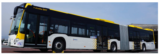 運行する連節バス(写真: 西日本鉄道の発表資料より)