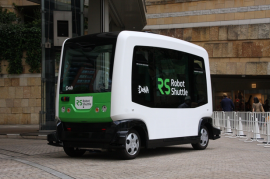 試験に使用される「Robot Shuttle(ロボットシャトル)」と同型の車両(写真: ディーエヌエーの発表資料より) 試験に使用される「Robot Shuttle(ロボットシャトル)」と同型の車両(写真: ディーエヌエーの発表資料より)