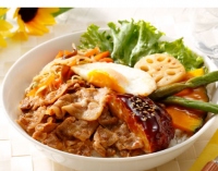 「スタミナビビンバ丼」(写真: イオンの発表資料より)