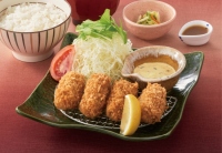 広島産かきフライ定食（4個盛、写真: 大戸屋の発表資料より）