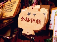 受験生を子供に持つと想定される世代(30代から40代)の半数はインターネット出願を肯定的に捉え、また手書きの出願とインターネット出願のどちらかを選べる場合、3人に2人がインターネット出願を選ぶことがわかった。