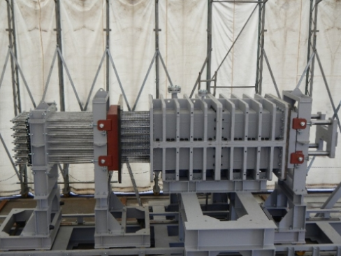 高圧脱水固化処理装置の全景。（写真：九州大学発表資料より）