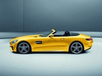 最高出力557ps、最大トルク680Nmを発生する4リッターV8ツインターボエンジンを搭載する「メルセデスAMG GT C ロードスター」