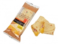 「ブリトーベーコン＆コンポタチーズ」（写真: セブンイレブンの発表資料より）
