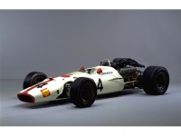 1976年F1イタリアGPで0.2秒の僅差で優勝した「ホンダRA300」、故ジョン・サーティース氏がドライブしてホンダに2度目の優勝をもたらした