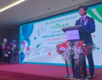 JPホールディングス<2749>(東1)は、初の国外施設となる幼稚園「COHAS　DA　NANG(コハスダナン)」、「CohasKids(コハスキッズ)」を、ベトナムのダナン市とホーチミン市でそれぞれ9月5日に開園する。