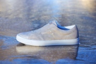 「オニツカタイガー」から“大人系スニーカー”２モデルのビンテージ風バージョンが登場